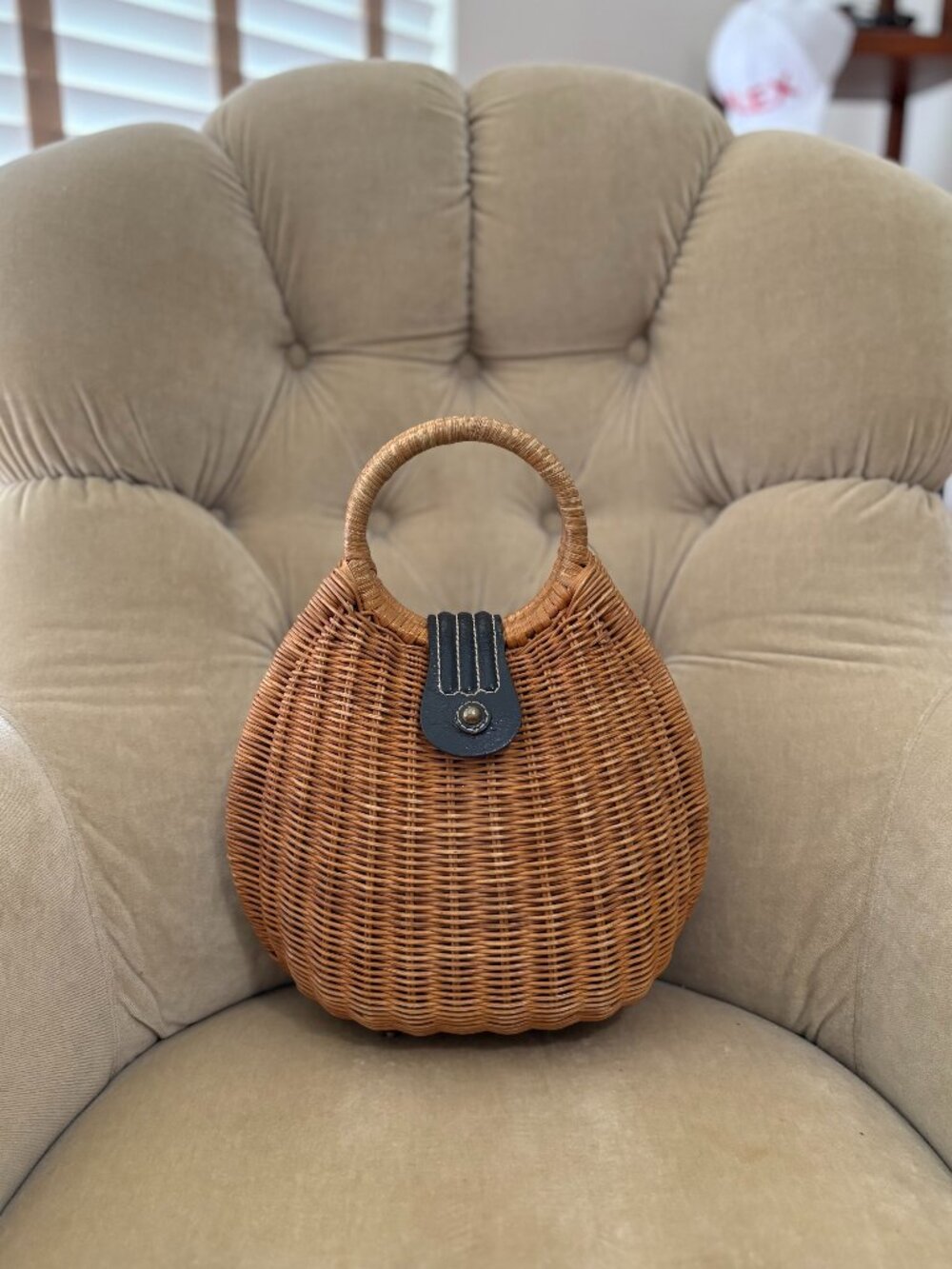 Auth. AVA ROSE HANDBAGS Natural Wicker & Leather Bubble Basket Resort Bag